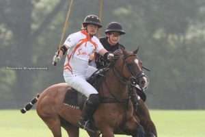 Avanza la Duke of Sutherland en Cowdray; actividad en Cirencester