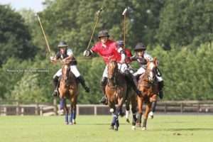 Avanzan la Royal Windsor y la Archie David en Guards; comienza la Apsley Cup en Cirenceste