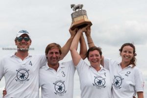 Polo Park Zurich hace historia tras alzar el Swiss Medium Goal con dos mujeres