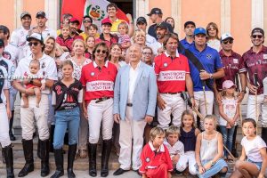 El puerto de Saint Tropez vibró con el tradicional desfile de jugadores