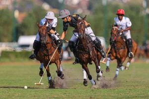 Acción en Deauville: continúa la Coupe d’Or y arrancó la Coupe de Bronze