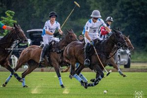 Mungo el ganador en la apertura del Trophée Bourbon en Chantilly