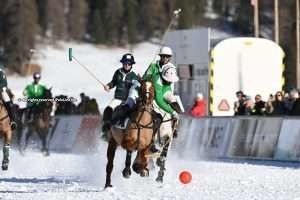 Primer día de acción en el 40º Snow Polo World Cup